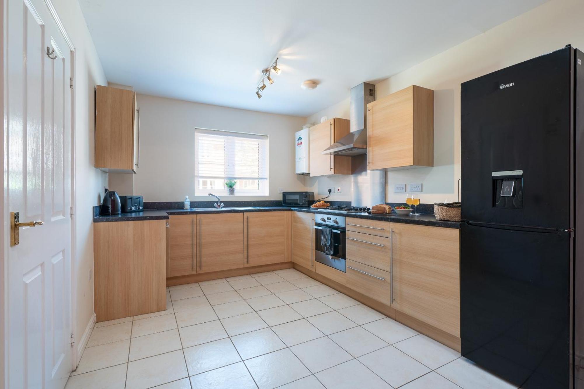 Spacious 4 Bedroom, Perfect For Contractors, Families, Private Parking Royal Wootton Bassett Dış mekan fotoğraf