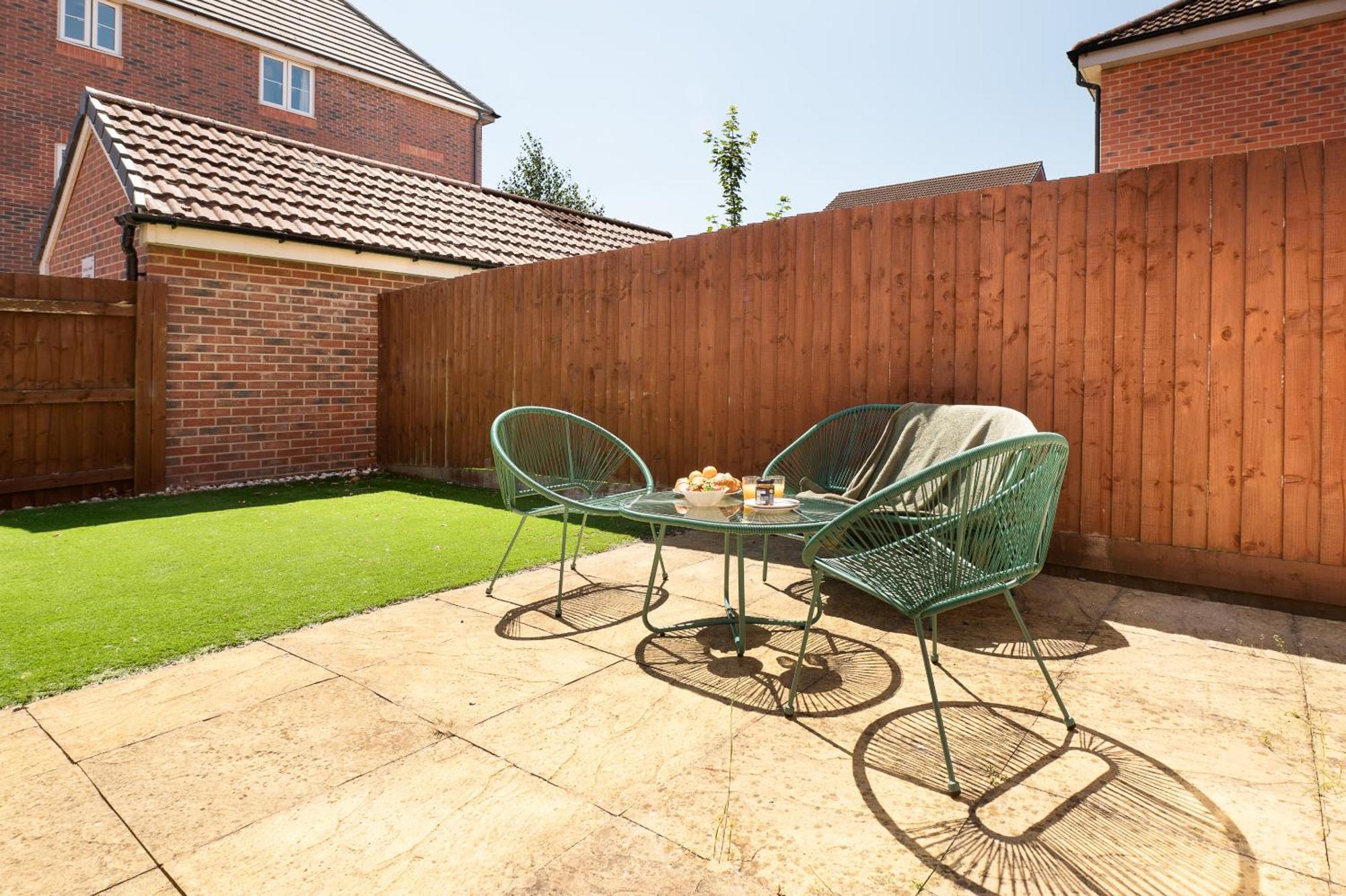 Spacious 4 Bedroom, Perfect For Contractors, Families, Private Parking Royal Wootton Bassett Dış mekan fotoğraf