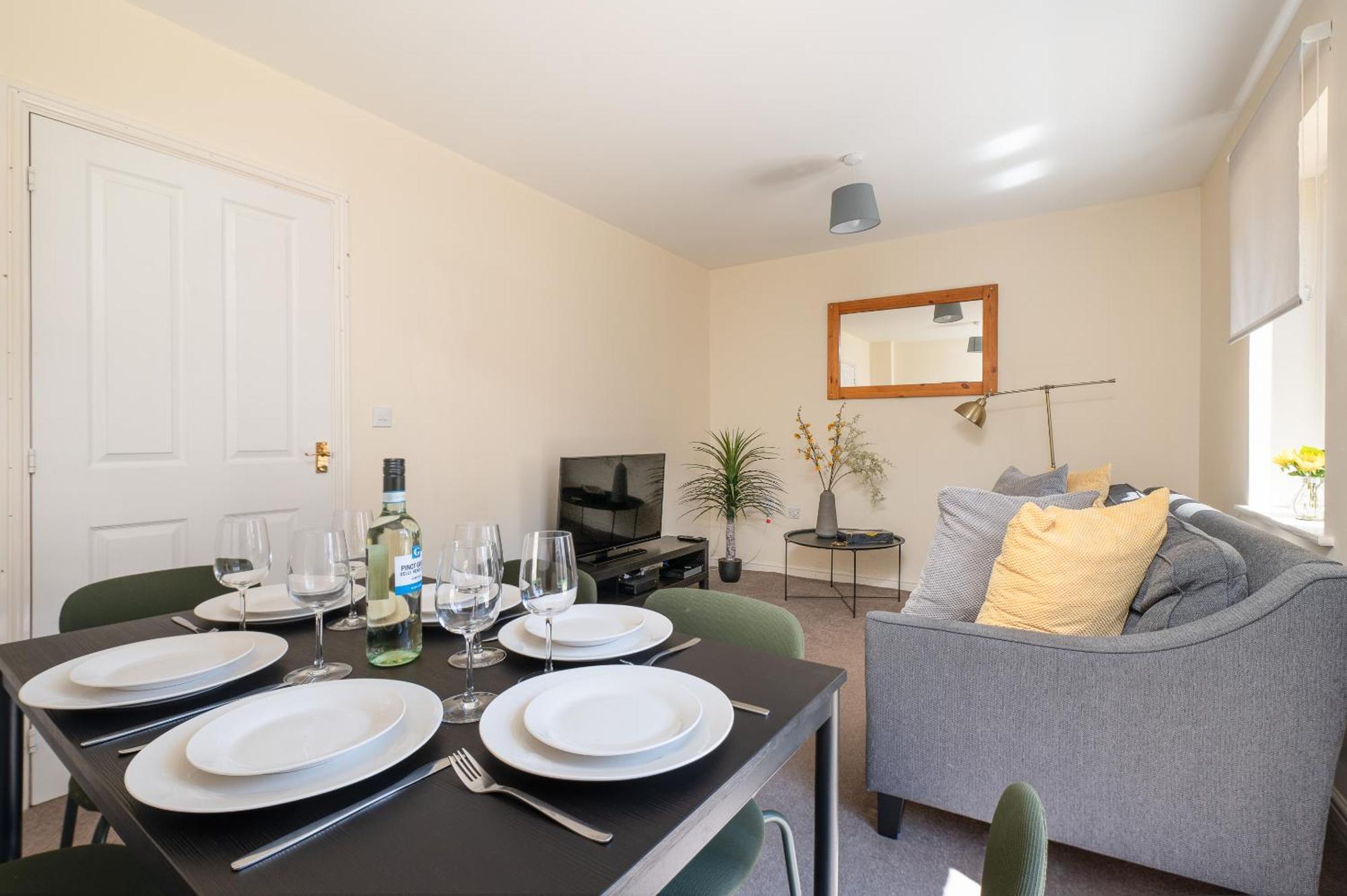 Spacious 4 Bedroom, Perfect For Contractors, Families, Private Parking Royal Wootton Bassett Dış mekan fotoğraf